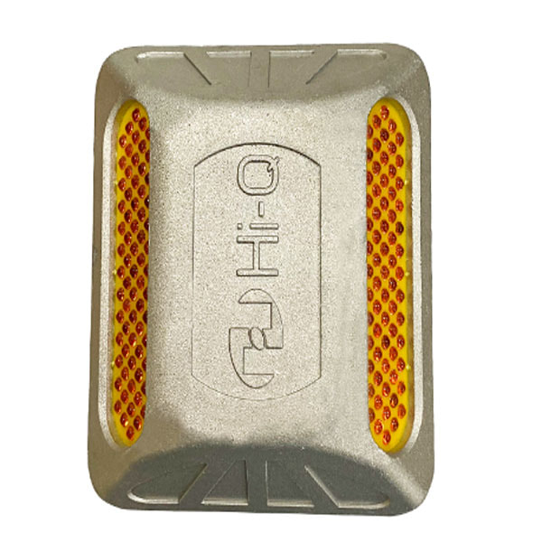 sản phẩm đinh phản quang có lỗ kính