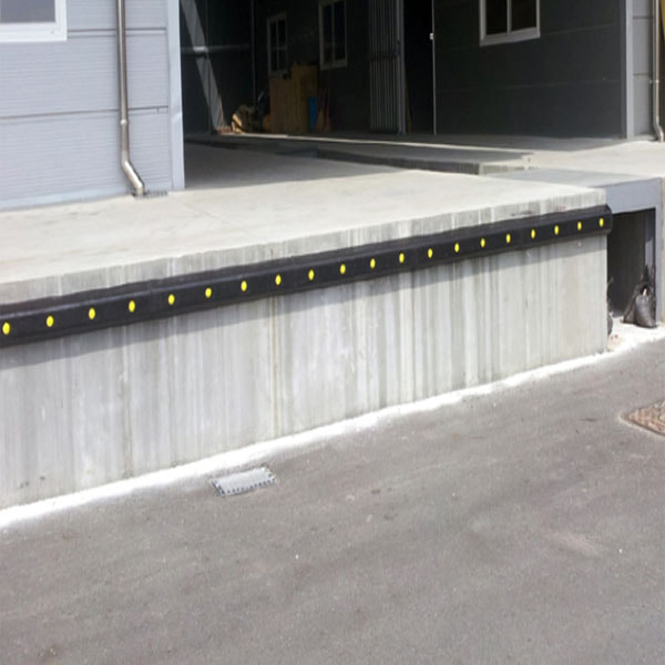 Ốp tường cao su bãi đỗ xe thực tế