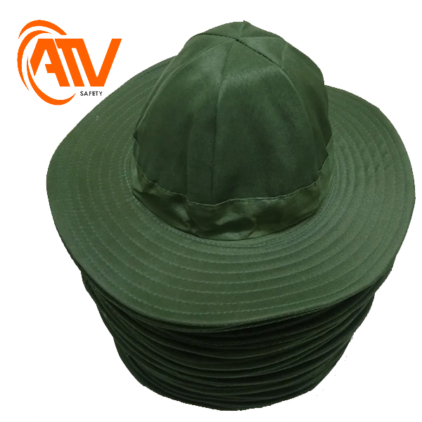 Nón vải vành rộng tai bèo của người lao động