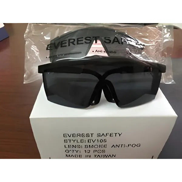 Kính Bảo Hộ Everest EV105
