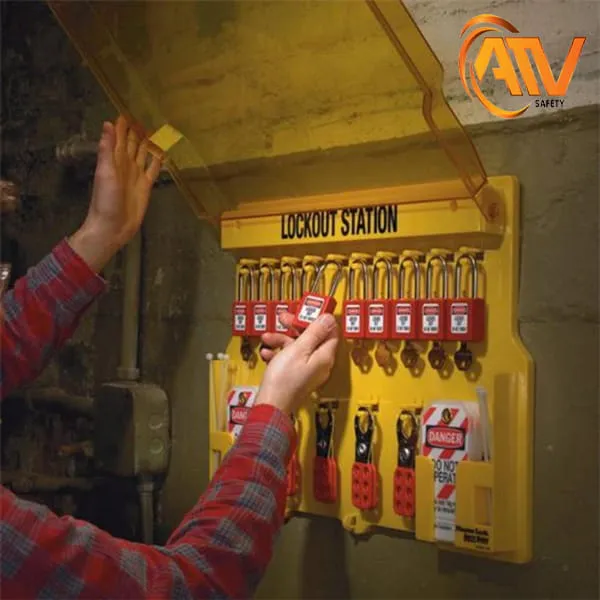 Trạm Khóa Treo Tường 10 Khóa Master Lock 1483BP410