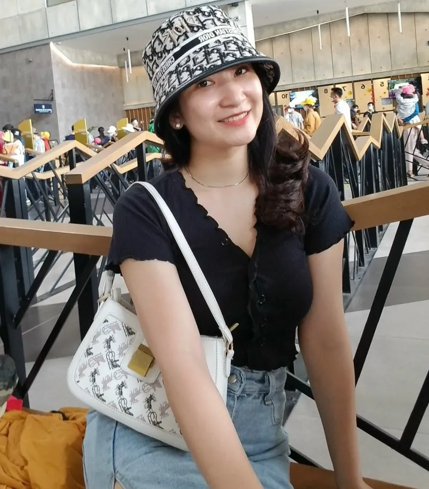 Chị Kim Anh