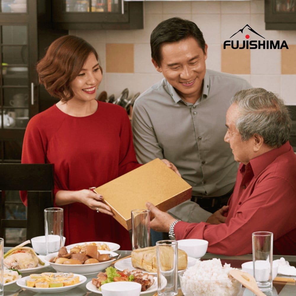 mua quà gì tặng bố mẹ bạn gái