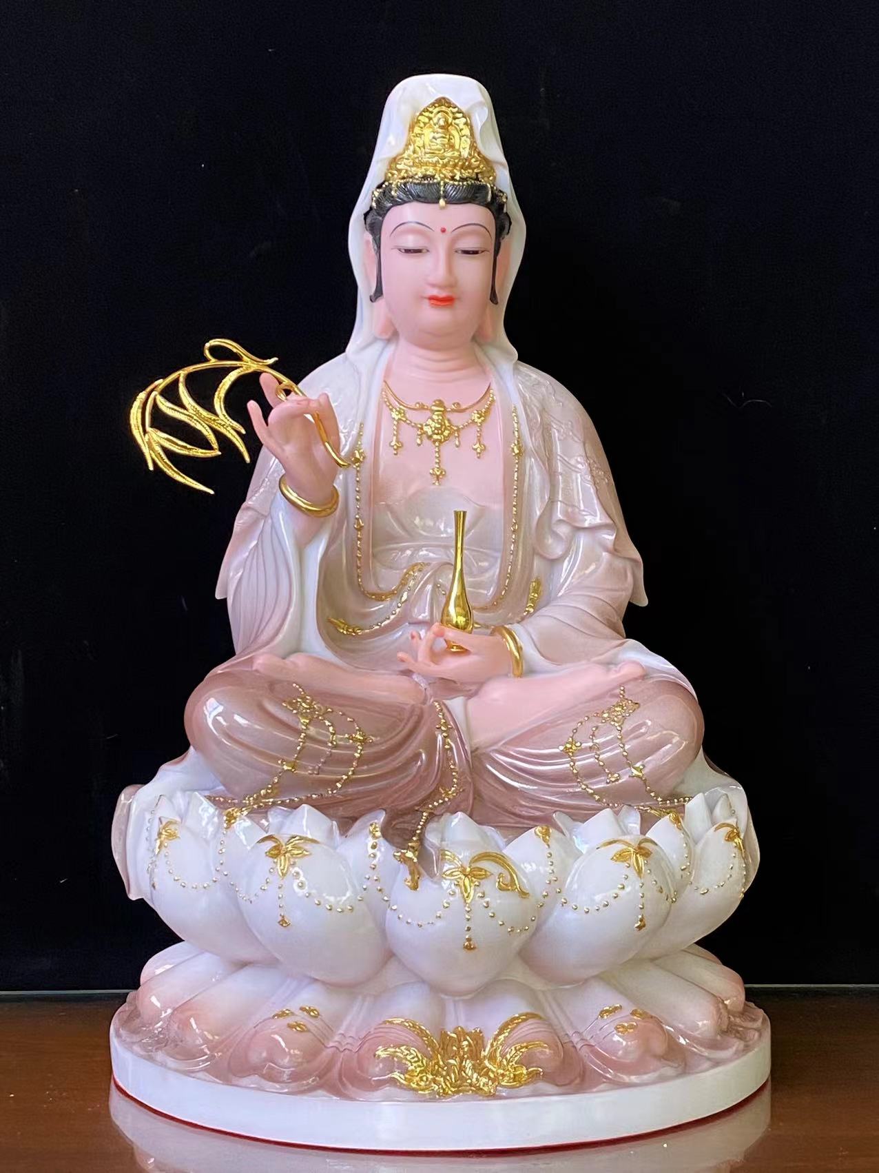 Quan Âm ngồi đế sen to Quan Âm ngồi đế sen to