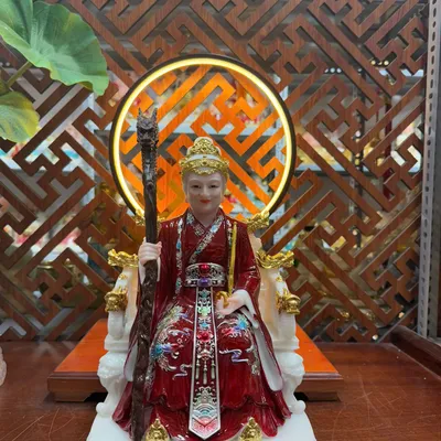 Bà Cố Hỷ ghế rồng