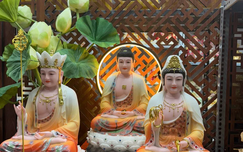 Ta Bà Tam Thánh Phật