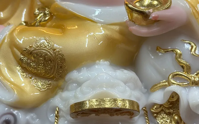 Di Lặc ngồi Như Ý