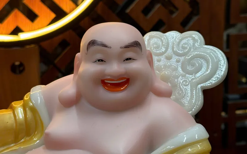 Di Lặc ngồi Như Ý