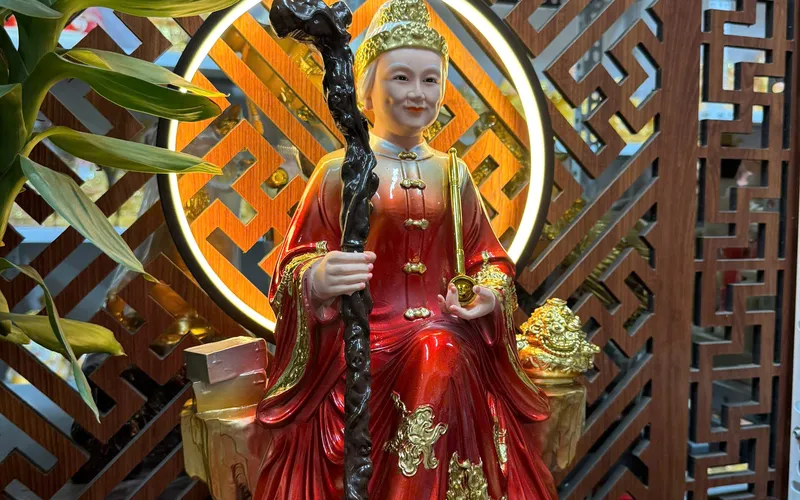 Tượng Bà Cố Hỷ áo cổ tàu Composite