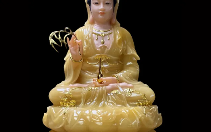 Quan Thế Âm Bồ Tát ngồi đế sen