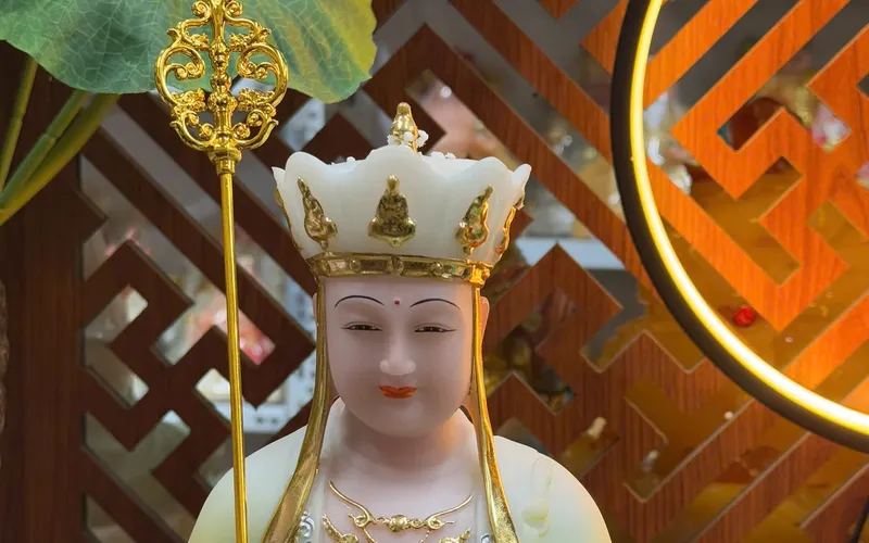 Ta Bà Tam Thánh Phật dạng đế mây