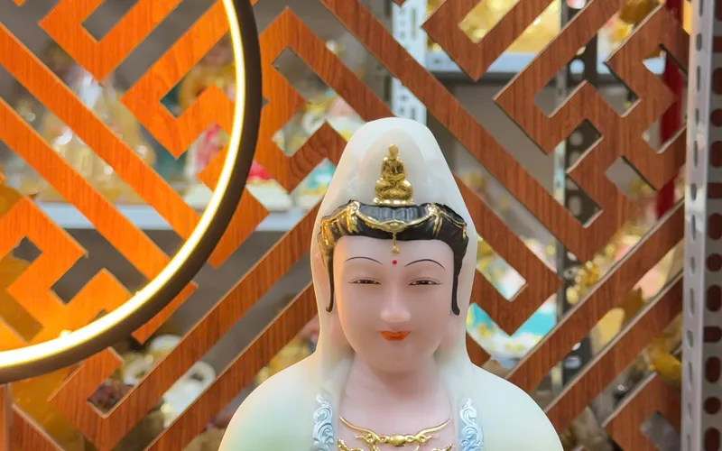 Ta Bà Tam Thánh Phật dạng đế mây