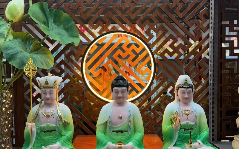 Ta Bà Tam Thánh Phật dạng đế mây