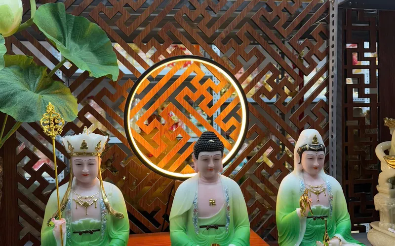 Ta Bà Tam Thánh Phật dạng đế mây