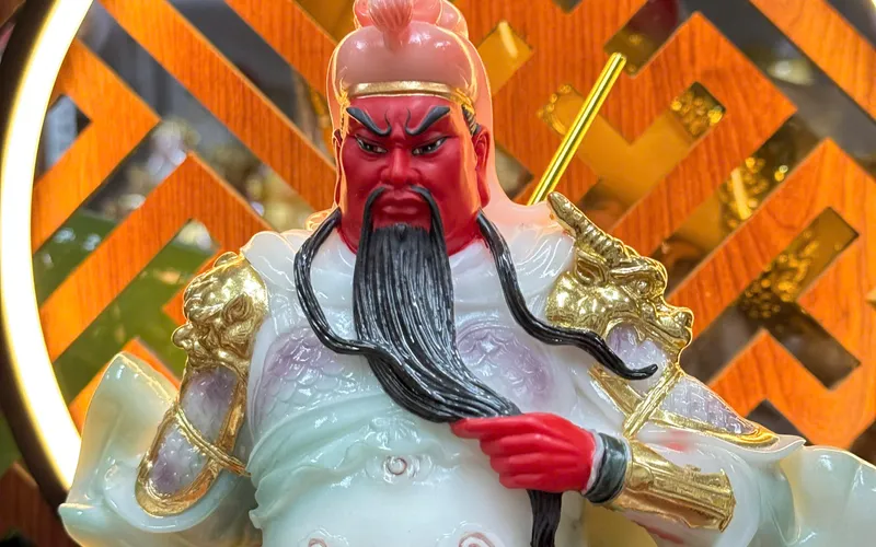 Quan Công Đứng Thần Tài