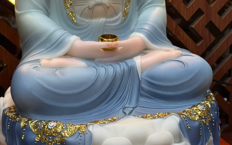 Tượng Phật A Di Đà ngồi đế mây