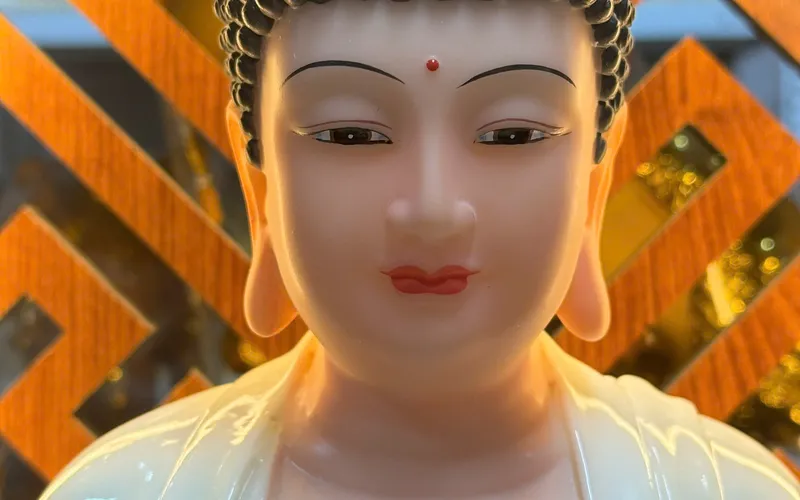 Phật A Di Đà dạng đế bầu dục