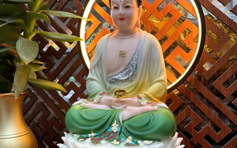 Tượng Phật A Di Đà ngồi đế sen lượn sóng