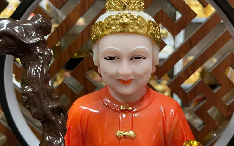 Tượng Bà Cố Hỷ áo cổ tàu tọa sơn