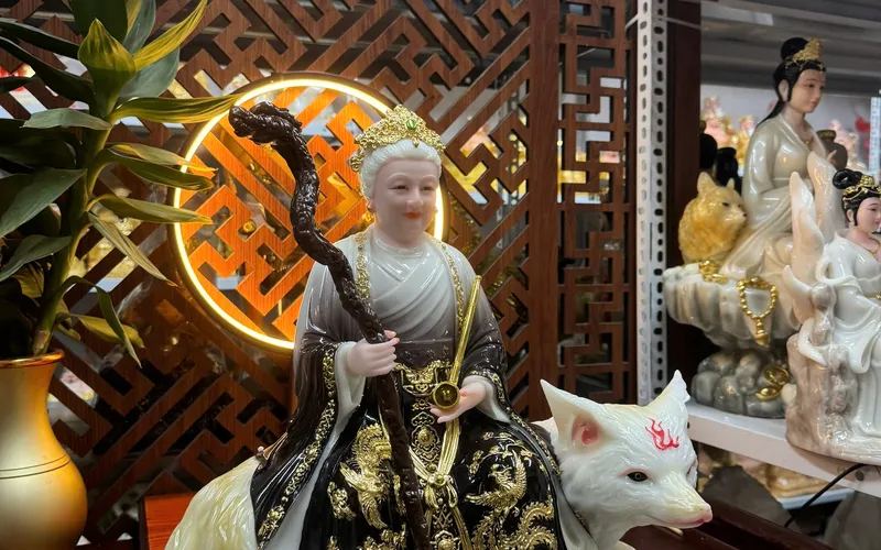 Bà Cố Hỷ ngồi lưng hồ ly