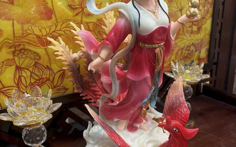 Cửu Thiên Huyền Nữ đứng trên chim Hạc