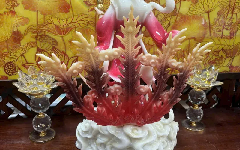 Cửu Thiên Huyền Nữ đứng trên chim Hạc