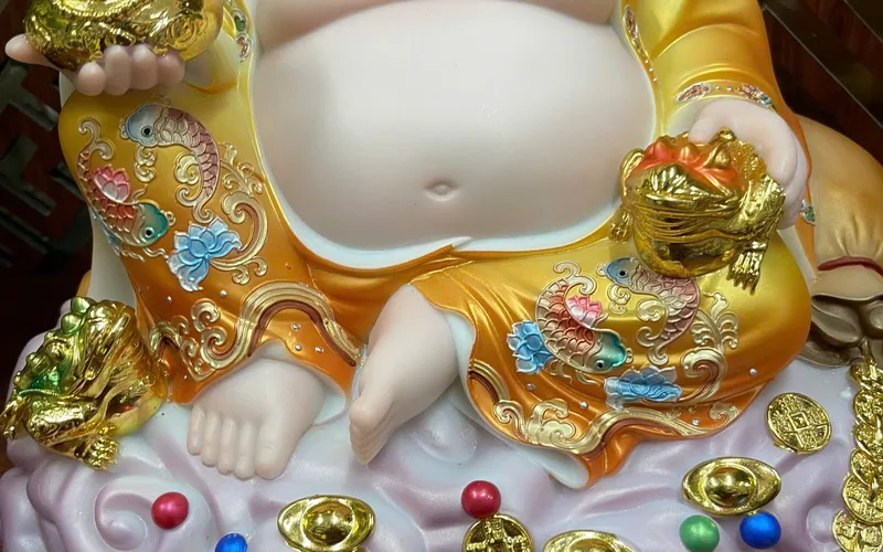 Tượng Di Lặc Tay Cầm Lư Hương, Tay Cầm Thiềm Thừ Ngồi Mây