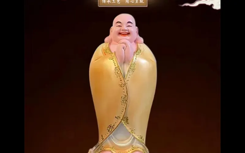 Di Lặc đứng cung chúc