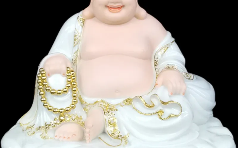 Di Lặc ngồi tay cầm chuỗi