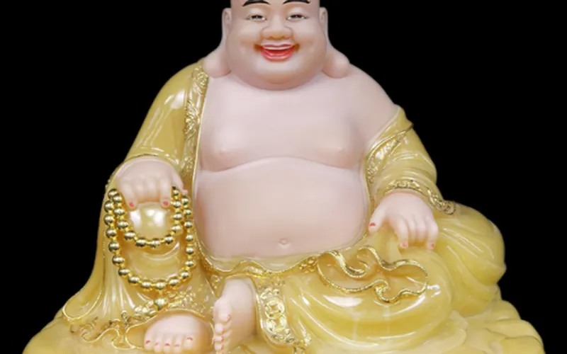 Di Lặc ngồi tay cầm chuỗi