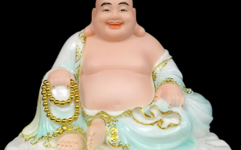 Di Lặc ngồi tay cầm chuỗi