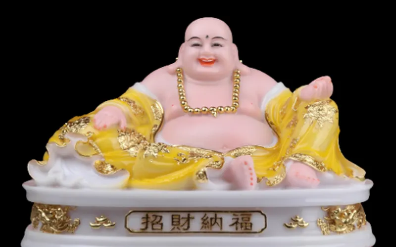 Di Lặc ngồi tay cầm chuỗi 