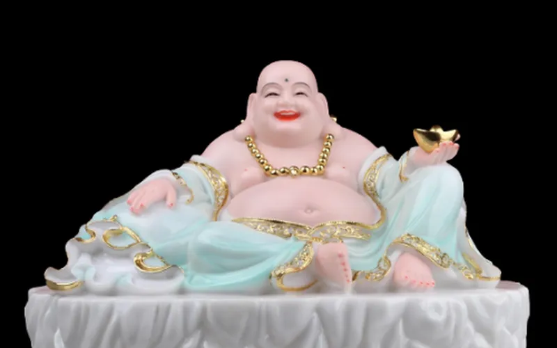 Di Lặc ngồi tay cầm thỏi vàng