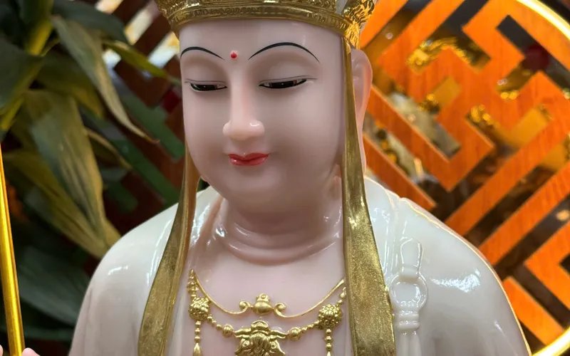 Tượng Địa Tạng Vương dạng sen to