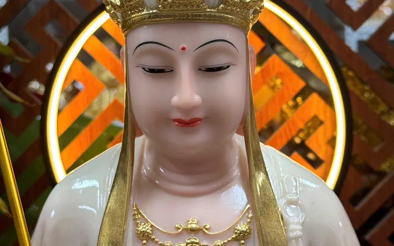 Tượng Địa Tạng Vương dạng sen to