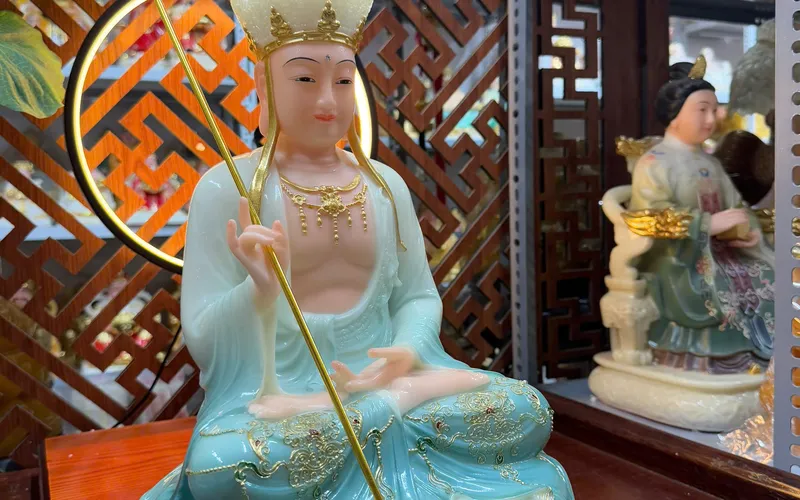 Tượng Địa Tạng Vương đế tròn