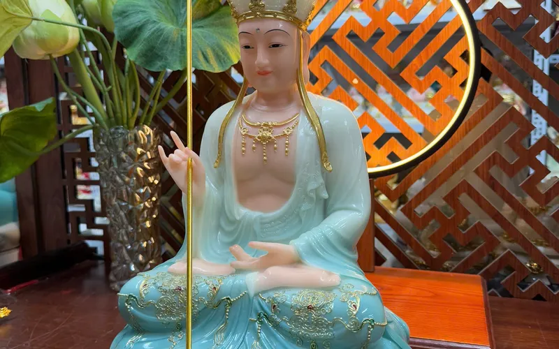 Tượng Địa Tạng Vương đế tròn