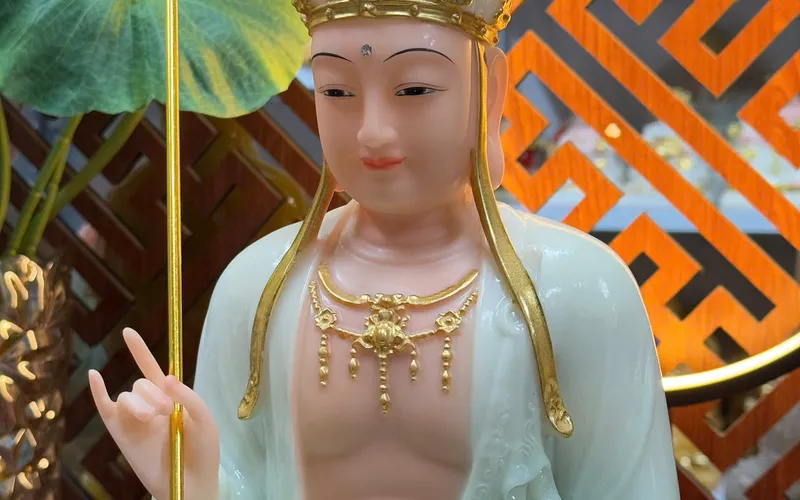 Tượng Địa Tạng Vương đế tròn