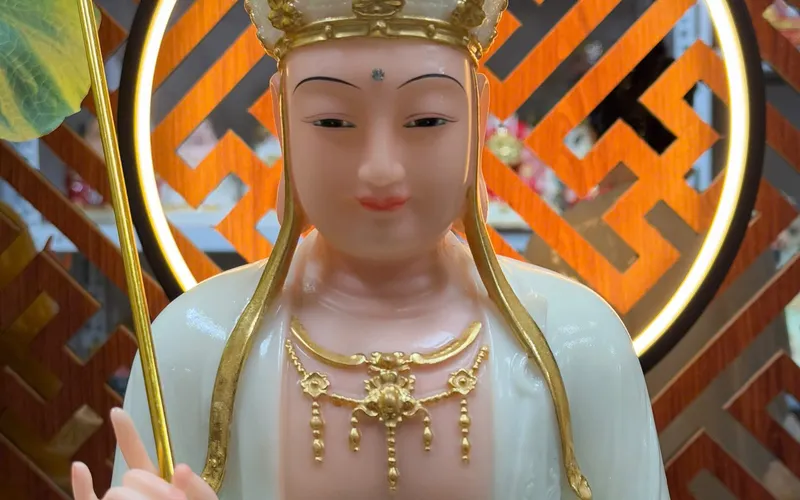 Tượng Địa Tạng Vương đế tròn