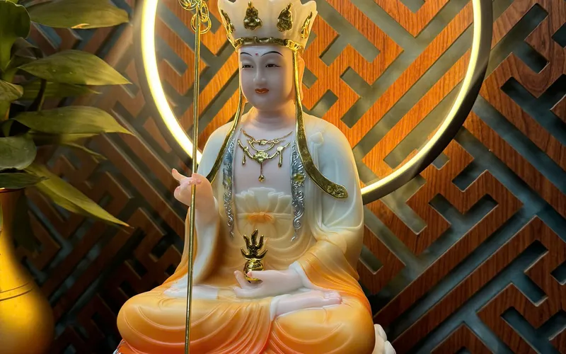 Địa Tạng Vương Bồ Tát dạng đế mây