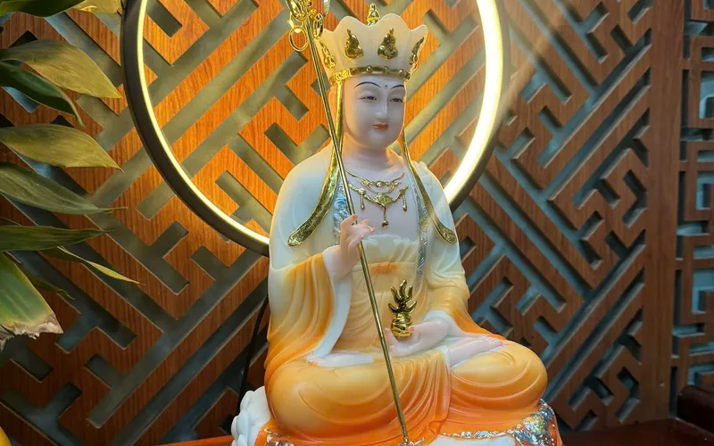 Địa Tạng Vương Bồ Tát dạng đế mây