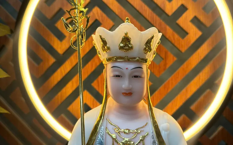 Địa Tạng Vương Bồ Tát dạng đế mây