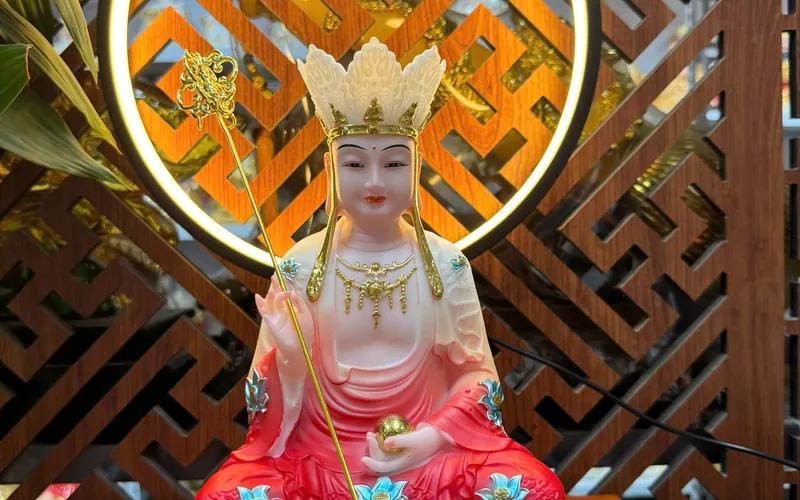 Địa Tạng Vương ngồi đế non nước 