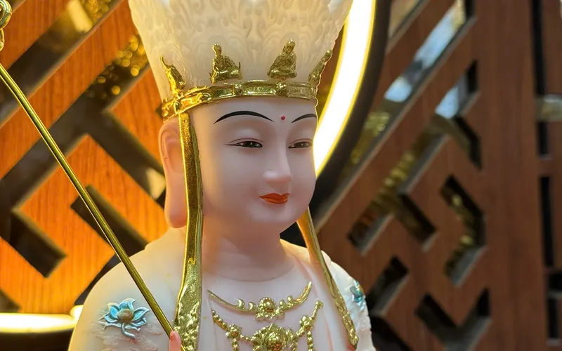 Địa Tạng Vương ngồi đế non nước 