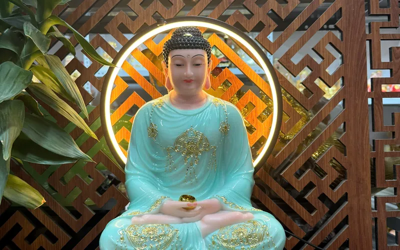 Phật Thích Ca Mâu Ni dát vàng