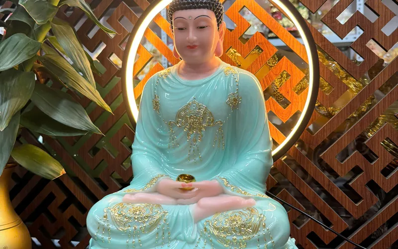 Phật Thích Ca Mâu Ni dát vàng