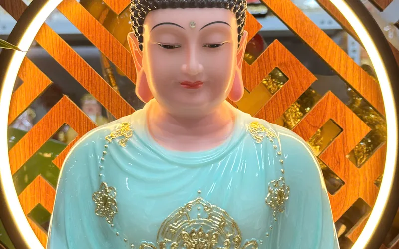 Phật Thích Ca Mâu Ni dát vàng