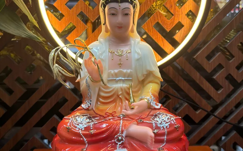 Tượng mẹ Quan Âm Bồ Tát