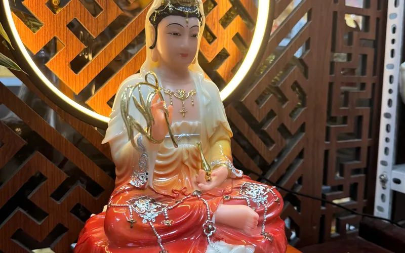 Tượng mẹ Quan Âm Bồ Tát