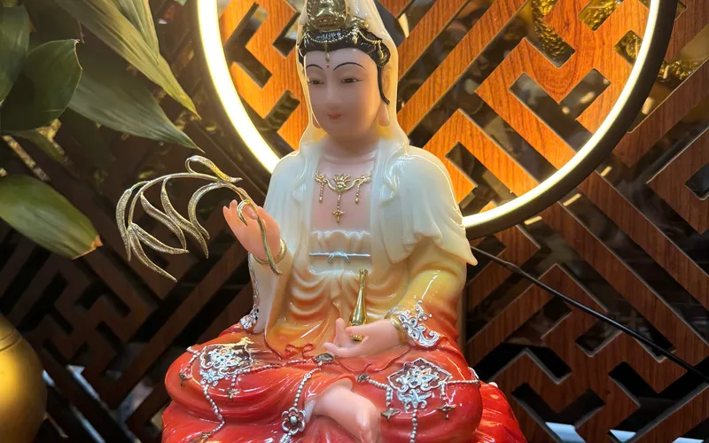 Tượng mẹ Quan Âm Bồ Tát